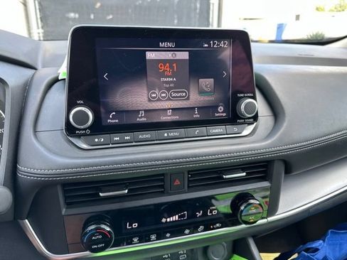 Used 2025 Nissan Rogue SV FWD image 9