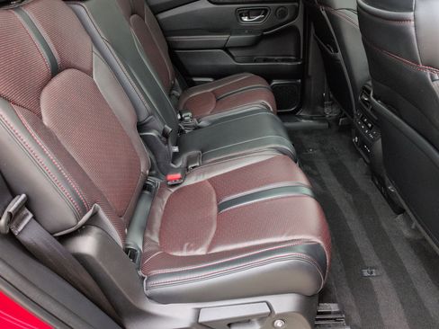 Certified 2025 Honda Pilot Black Edition image 31