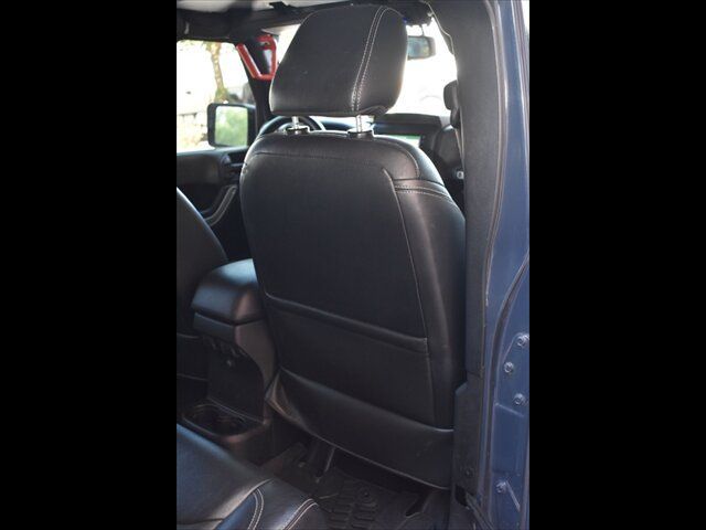 Used 2017 Jeep Wrangler Unlimited Rubicon w/ Connectivity Group AWD/4WD image 26