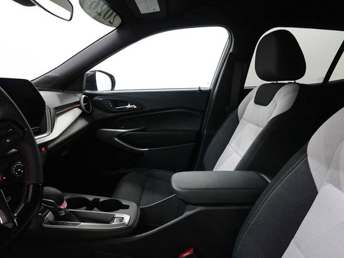 Used 2026 Chevrolet Trax RS FWD image 13