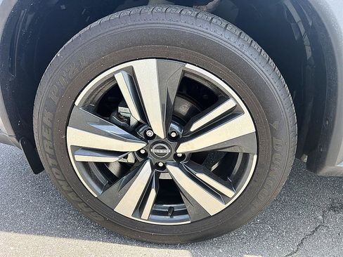 Certified 2025 Nissan Rogue SL FWD image 9