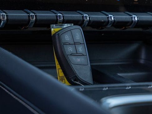 Used 2025 GMC Acadia Elevation image 25