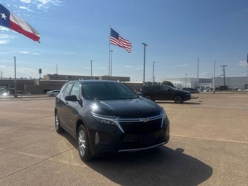 Used 2023 Chevrolet Equinox LT AWD/4WD image 2