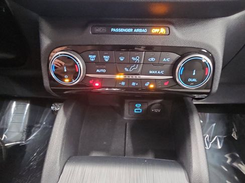 Used 2022 Ford Escape SE w/ SE Sport Appearance Package image 24