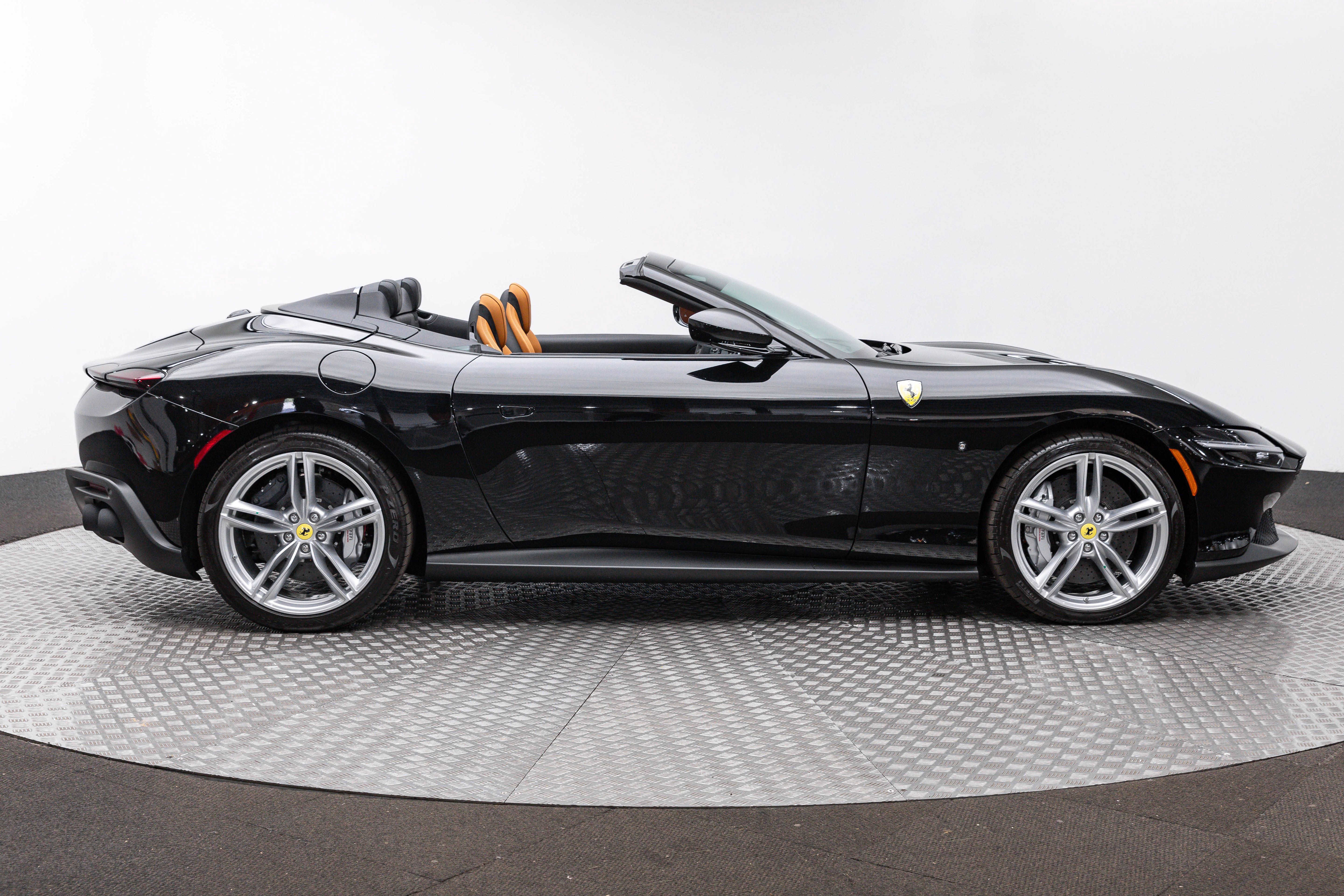 Certified 2026 Ferrari Roma Spider RWD image 9