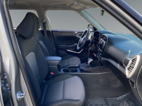 Used 2025 Kia Soul LX FWD image 15
