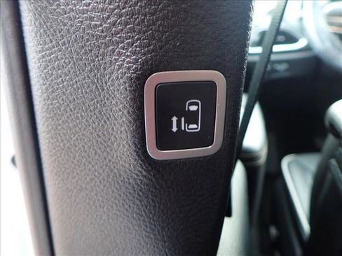 New 2026 Chrysler Pacifica Limited w/ Uconnect Theater Family Group image 12