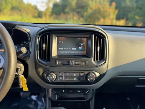 Used 2018 Chevrolet Colorado W/T w/ WT Convenience Package RWD image 16