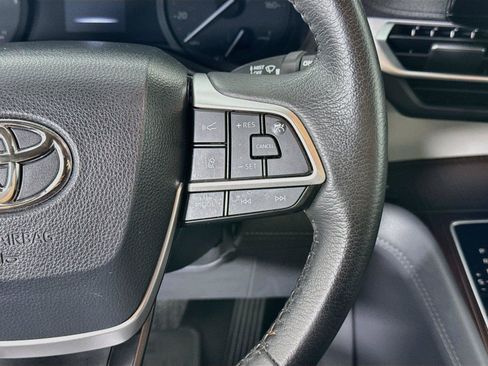 Certified 2024 Toyota Sienna XLE FWD image 18
