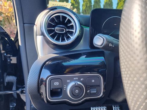 Used 2025 Mercedes-Benz CLA 250 image 28