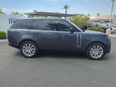 Used 2024 Land Rover Range Rover SE AWD/4WD image 4