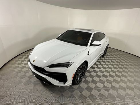 Used 2025 Lamborghini Urus SE image 9