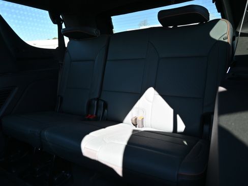 Used 2025 GMC Yukon AT4 w/ AT4 Premium Package image 31