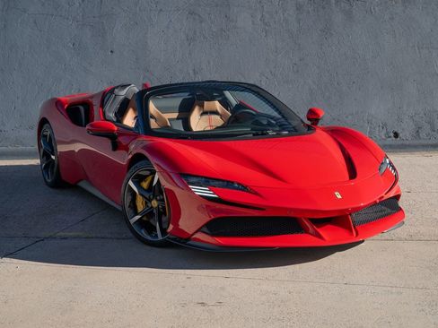 Used 2024 Ferrari SF90 Spider image 1