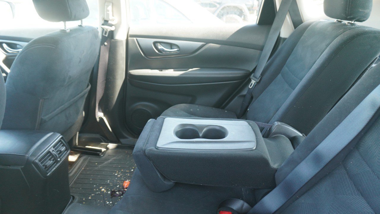 Used 2016 Nissan Rogue S FWD image 11