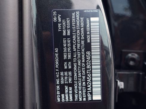 Certified 2026 Porsche Macan AWD/4WD image 28