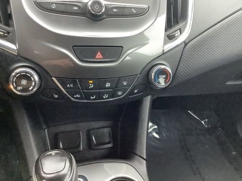 Used 2018 Chevrolet Cruze LT w/ Convenience Package image 31