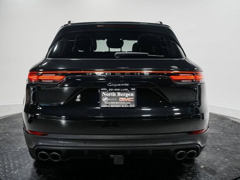 Used 2023 Porsche Cayenne w/ Premium Package image 7