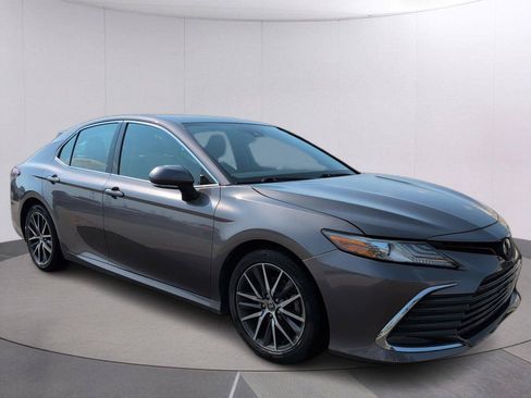 Used 2023 Toyota Camry XLE FWD image 7