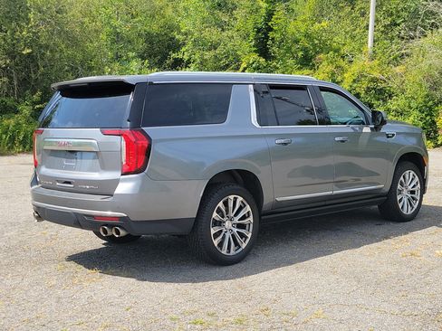 Used 2021 GMC Yukon XL Denali w/ Denali Premium Package AWD/4WD image 5