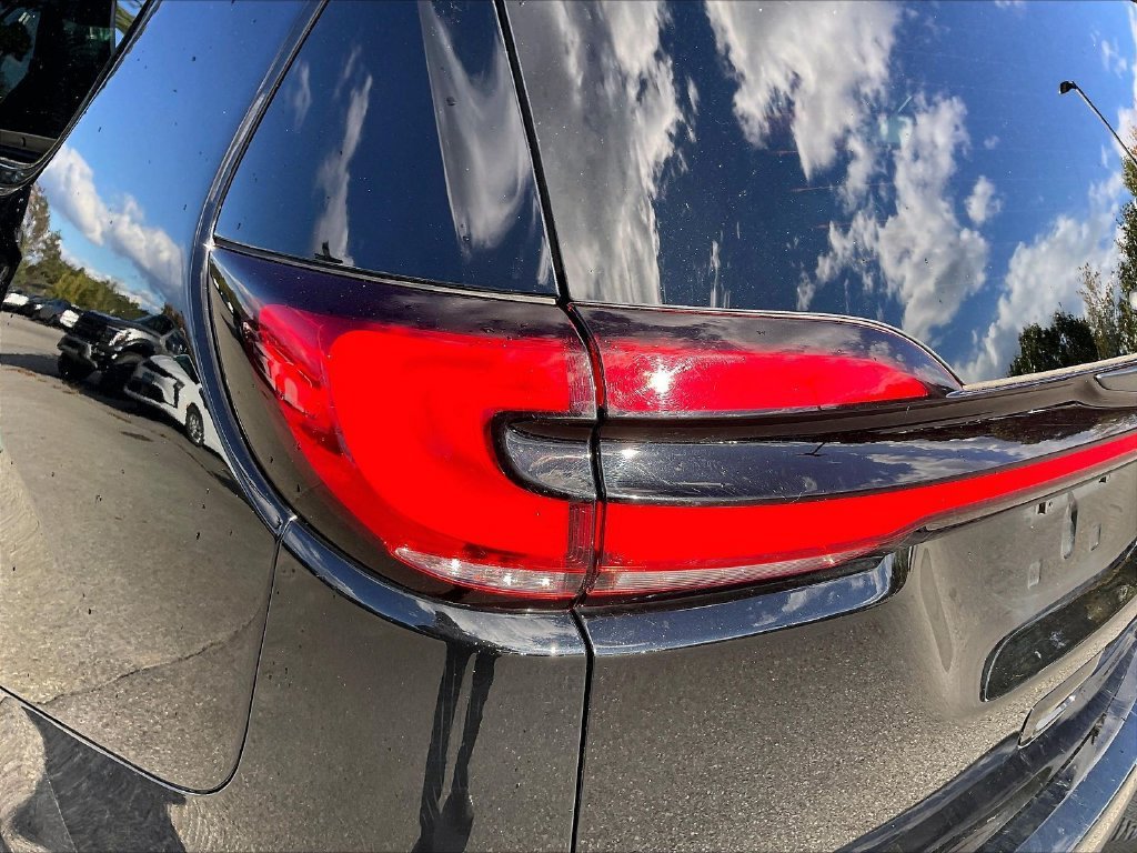 Used 2025 Chrysler Pacifica Limited FWD image 31