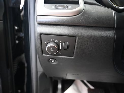 Used 2018 Jeep Grand Cherokee Altitude AWD/4WD image 26
