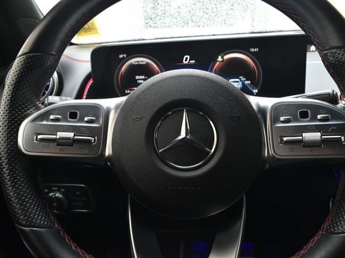 Used 2022 Mercedes-Benz EQB 300 4MATIC image 20