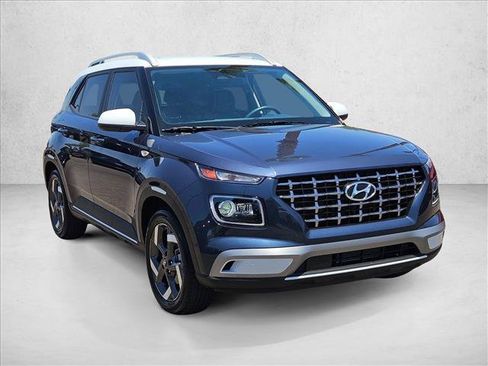 Used 2025 Hyundai Venue Limited FWD image 3