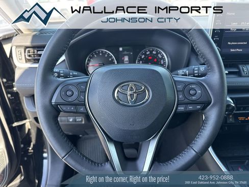 Used 2022 Toyota RAV4 XLE Premium image 30