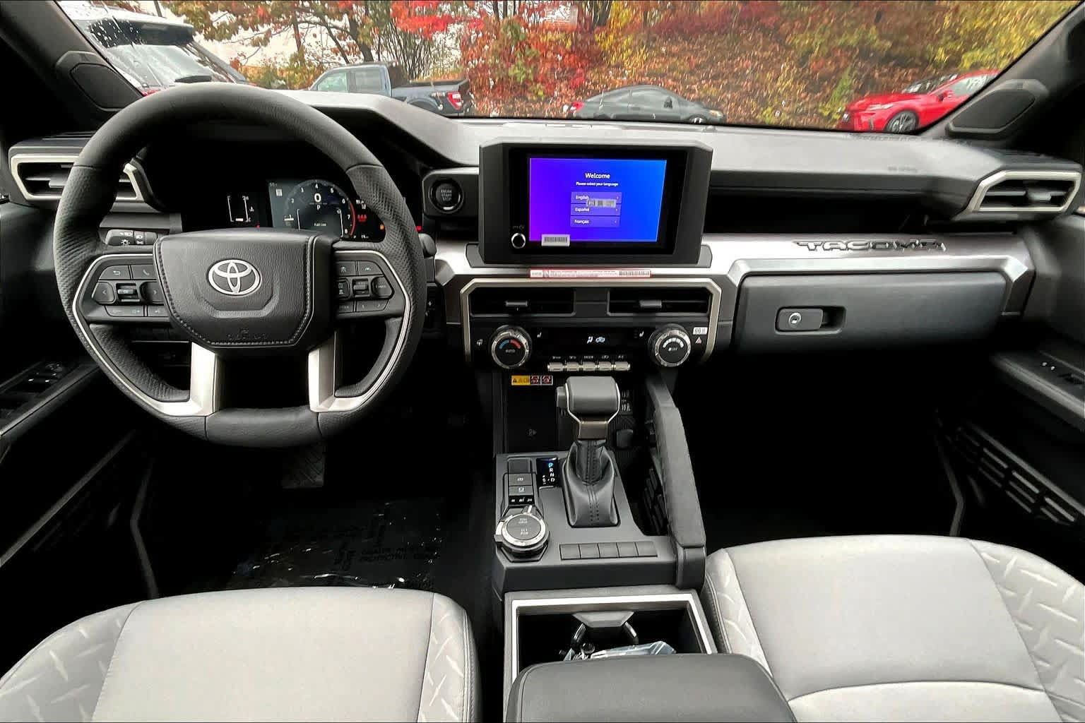 Used 2025 Toyota Tacoma SR5 AWD/4WD image 5