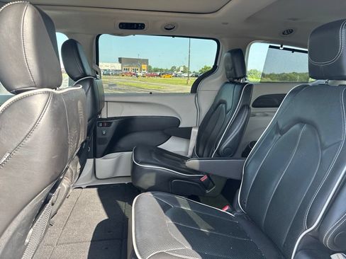 Used 2024 Chrysler Pacifica Limited FWD image 10