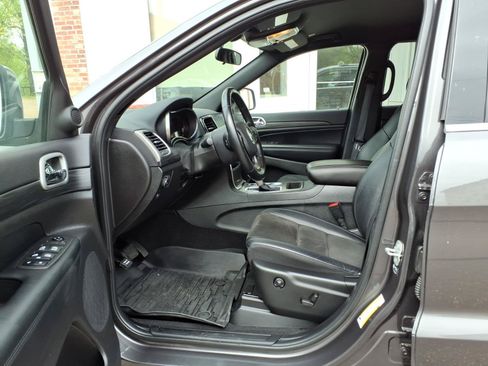 Used 2021 Jeep Grand Cherokee Laredo X AWD/4WD image 9