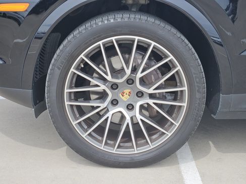Used 2020 Porsche Cayenne image 19