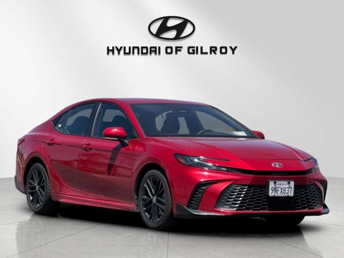 Used 2025 Toyota Camry SE FWD image 7