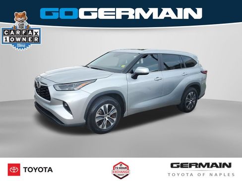 Used 2024 Toyota Highlander XLE FWD image 12