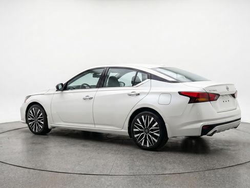 Used 2025 Nissan Altima 2.5 SV image 6