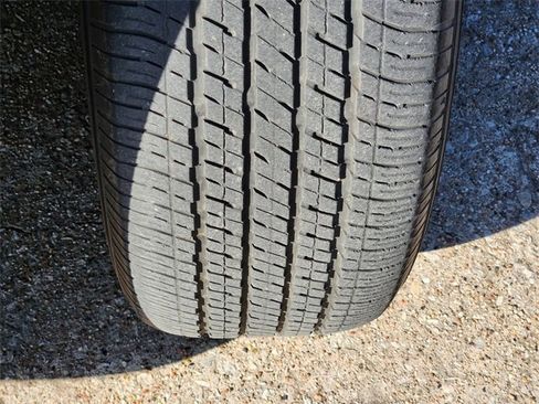 Certified 2024 Chrysler Pacifica Touring-L image 10