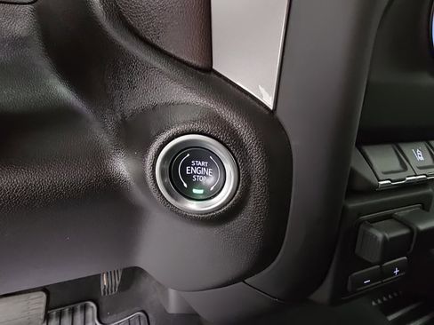 Used 2024 Chevrolet Silverado 2500 Custom w/ Custom Value Package image 17