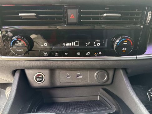 Used 2021 Nissan Rogue SV FWD image 31