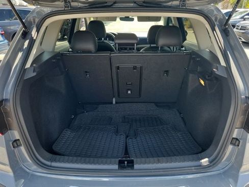 Used 2023 Volkswagen Taos SE w/ Panoramic Sunroof Package FWD image 7