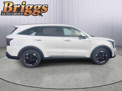 Used 2025 Kia Sorento S FWD image 7