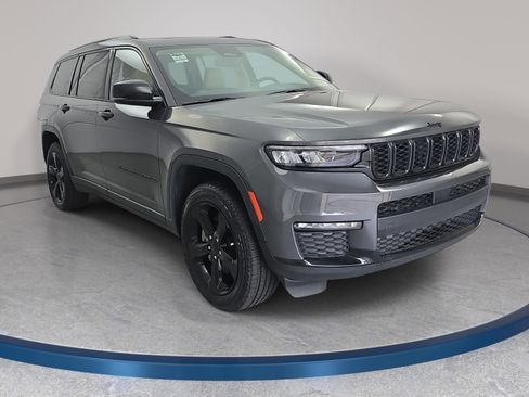 Used 2022 Jeep Grand Cherokee L Limited w/ Black Appearance Package RWD image 3