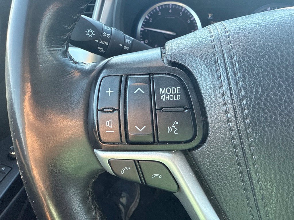 Used 2019 Toyota Highlander XLE AWD/4WD image 35