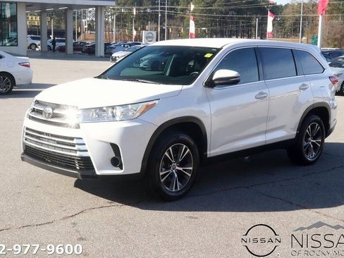 Used 2019 Toyota Highlander LE image 3