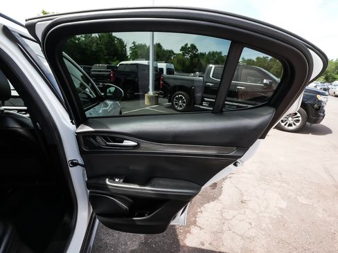 Used 2023 Alfa Romeo Stelvio Ti AWD/4WD image 13