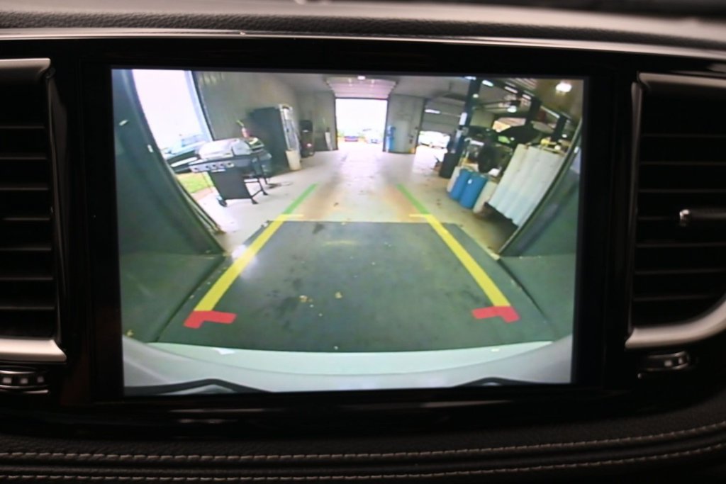 Used 2023 Chrysler Pacifica Touring-L FWD image 11