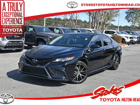Certified 2024 Toyota Camry SE image 1