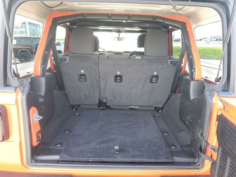 Used 2020 Jeep Wrangler Unlimited Sahara image 7