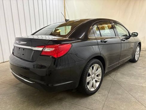 Used 2011 Chrysler 200 Touring FWD image 5