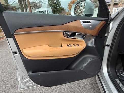 Used 2016 Volvo XC90 T8 Inscription w/ Vision Package image 32